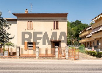 Casa all\'aperto - Independent house Via Clementina
 
100, Castelplanio - photo 1