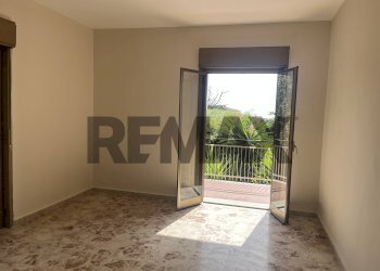 Stanza vuota - Appartamento via san gregorio
 
3, Sant'Agata Li Battiati - foto 2