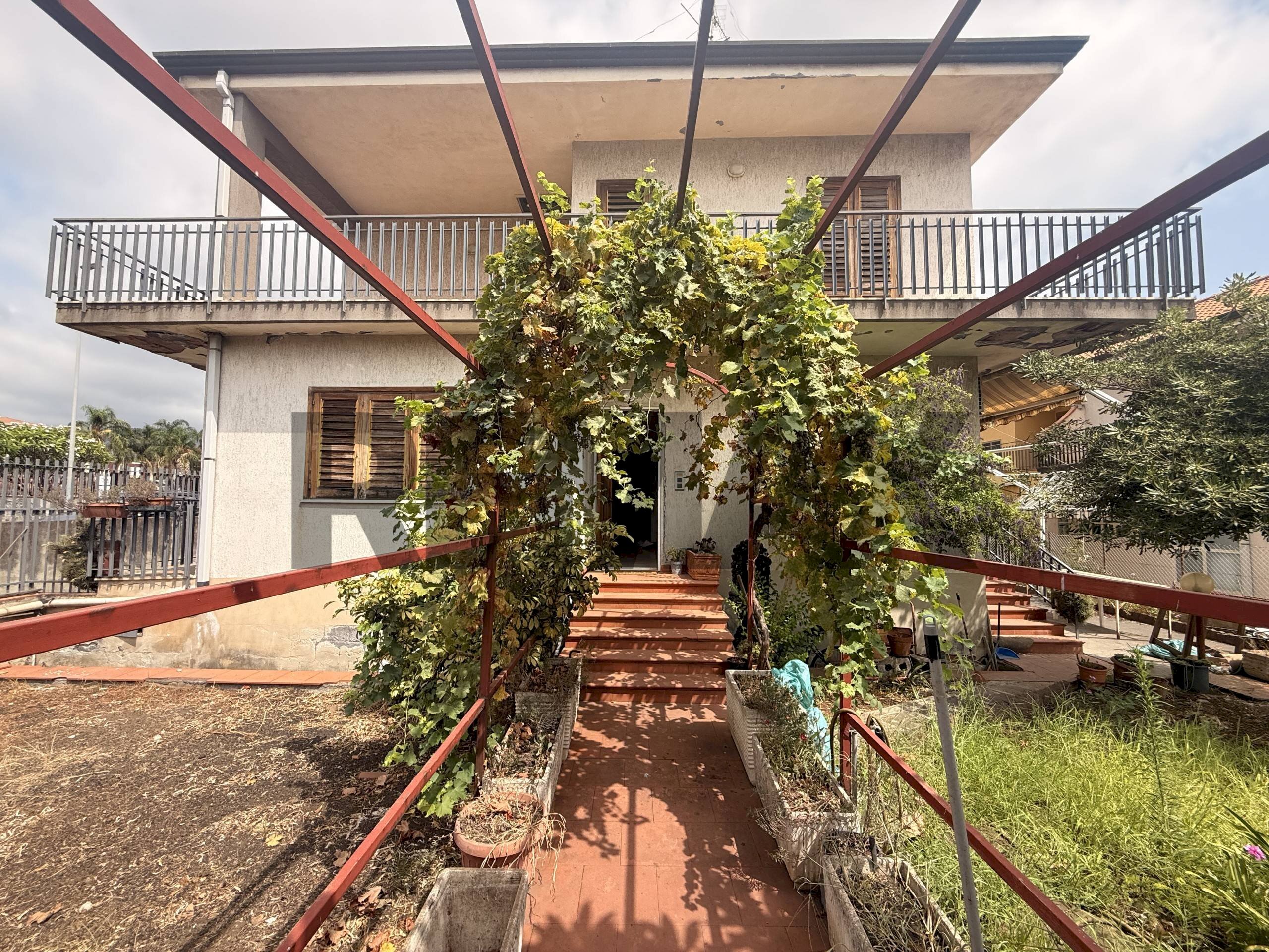 Casa all\'aperto - Villa a Schiera Via G.Tomasi di Lampedusa
11, Riposto - foto 2
