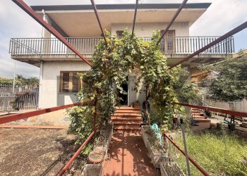 Casa all\'aperto - Villa a Schiera Via G.Tomasi di Lampedusa
 
11, Riposto - foto 2