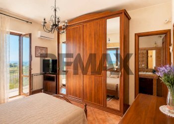 Camera / camera da letto - Villa a Schiera Via San Francesco D'assisi
 
4, Riposto - foto 27