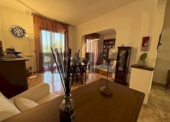 Sala da pranzo - Quadrilocale Via Rusca
 
37, Savona - foto 33
