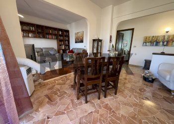 Sala da pranzo - Quadrilocale Via Rusca
 
37, Savona - foto 35