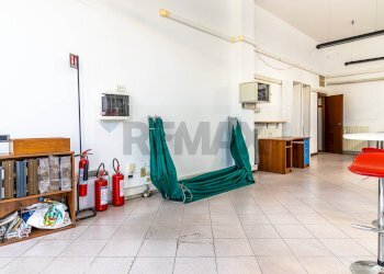 Soggiorno - Negozio Via Quitino Sella
115, Busto Arsizio - foto 4