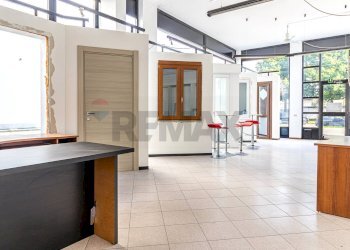 Ricezione / Lobby - Negozio Via Quitino Sella
115, Busto Arsizio - foto 5