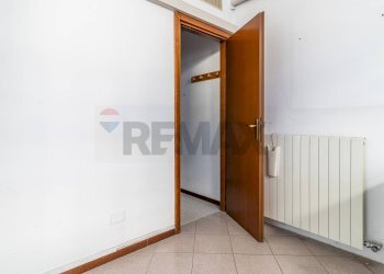 Stanza vuota - Negozio Via Quitino Sella
115, Busto Arsizio - foto 7