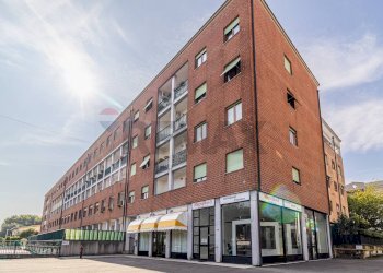 Edificio all\'aperto - Negozio Via Quitino Sella
115, Busto Arsizio - foto 11