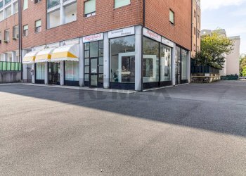 Edificio all\'aperto - Negozio Via Quitino Sella
115, Busto Arsizio - foto 12