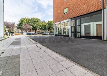 Edificio all\'aperto - Negozio Via Quitino Sella
115, Busto Arsizio - foto 13