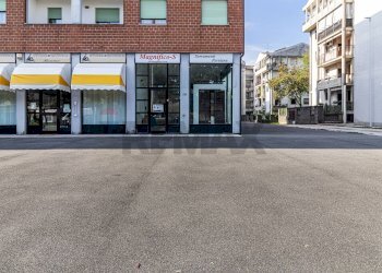 Edificio all\'aperto - Negozio Via Quitino Sella
115, Busto Arsizio - foto 14