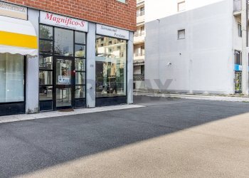 Edificio all\'aperto - Negozio Via Quitino Sella
115, Busto Arsizio - foto 16