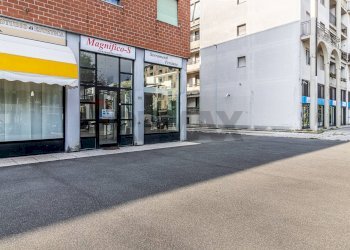 Edificio all\'aperto - Negozio Via Quitino Sella
115, Busto Arsizio - foto 17