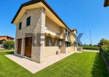 Casa all\'aperto - Casa indipendente via Saline
 
13, Due Carrare - foto 1