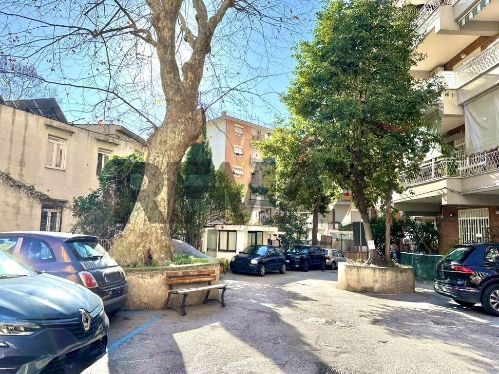 Edificio all\'aperto - Trilocale Corso Amedeo Di Savoia Duca D'aosta
210, Napoli - foto 3