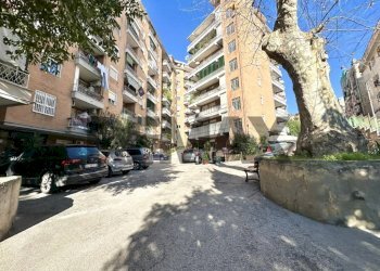 Edificio all\'aperto - Trilocale Corso Amedeo Di Savoia Duca D'aosta
 
210, Napoli - foto 2
