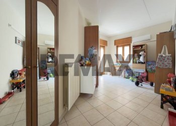 Hall / corridoio - Trilocale Corso Amedeo Di Savoia Duca D'aosta
 
210, Napoli - foto 21