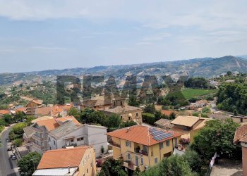 Vista delle montagne - Quadrilocale Via F. Sciucchi
 
41, Chieti - foto 20