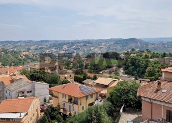 Vista delle montagne - Quadrilocale Via F. Sciucchi
 
41, Chieti - foto 23
