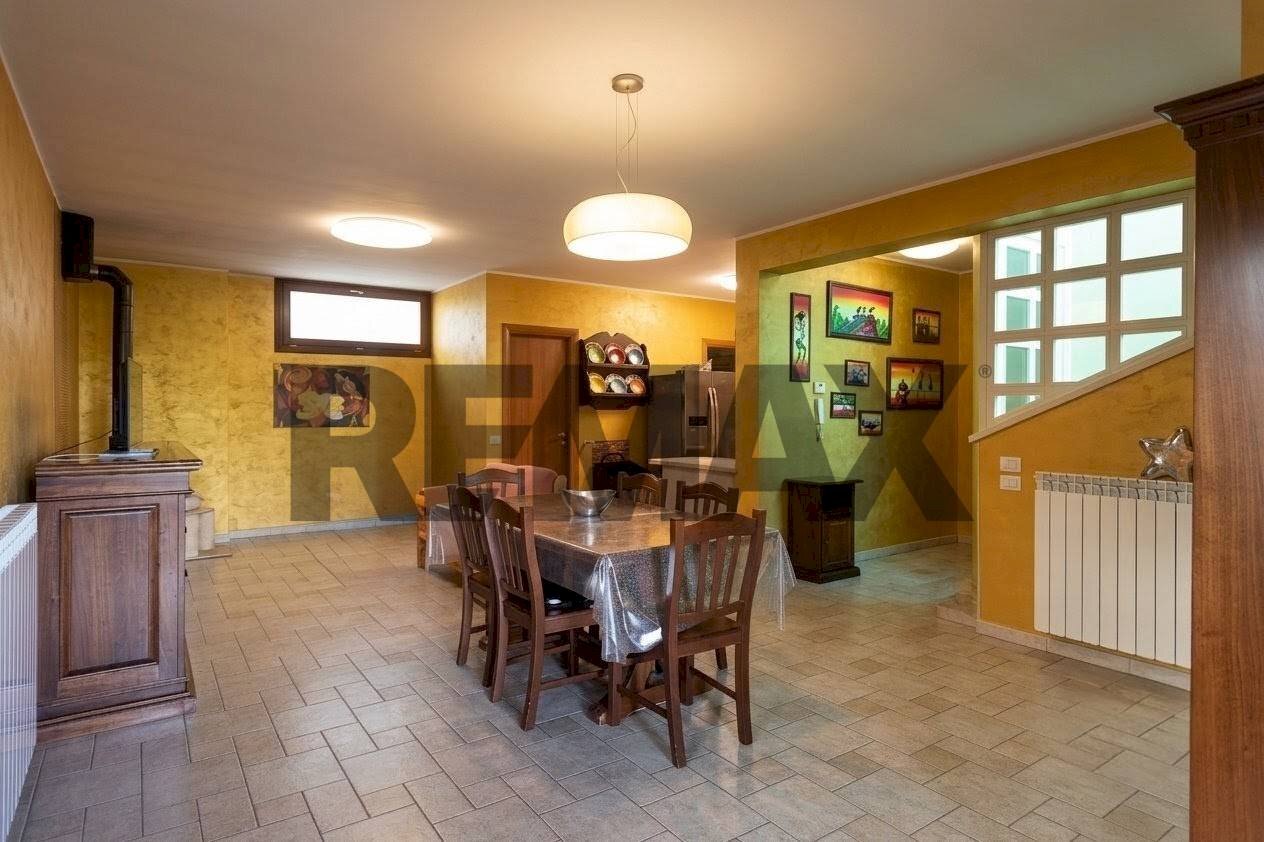 Sala da pranzo - Villa via Michelangelo
 
2, Ripalimosani - foto 1