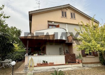 Casa all\'aperto - Terraced Villa Via Collina
 
37, Città Sant'Angelo - photo 1