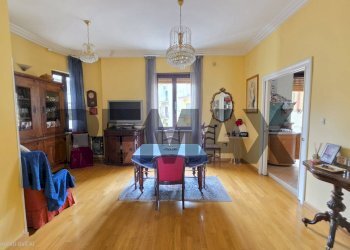 Sala da pranzo - Appartamento Via Luigi Caldieri
 
4, Napoli - foto 1