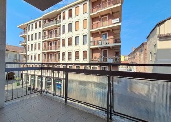 Terrazzo - Trilocale piazza Beato Angelo Carletti, 3, Chivasso - foto 1