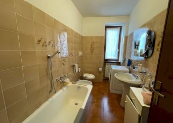 Bagno con vasca - Bilocale via San Cristoforo
 
18, Annone di Brianza - foto 33