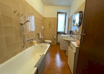 Bagno con vasca - Bilocale via San Cristoforo
 
18, Annone di Brianza - foto 34