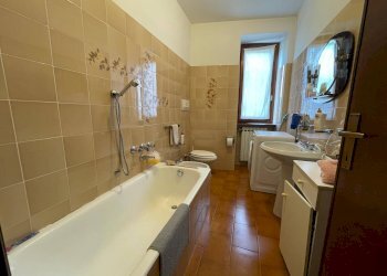 Bagno con vasca - Bilocale via San Cristoforo
 
18, Annone di Brianza - foto 36
