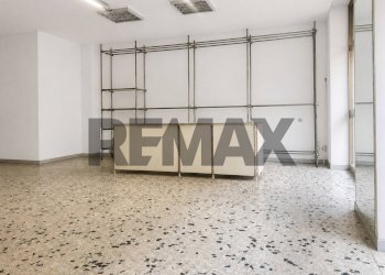 Stanza vuota - Commercial Premises Viale delle Medaglie D'oro
77/79, Cosenza - photo 5