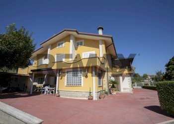 Casa all\'aperto - Villa via strada mezzanotte
 
11b, Cassino - foto 1
