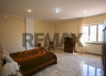 Camera / camera da letto - Villa via strada mezzanotte
 
11b, Cassino - foto 33