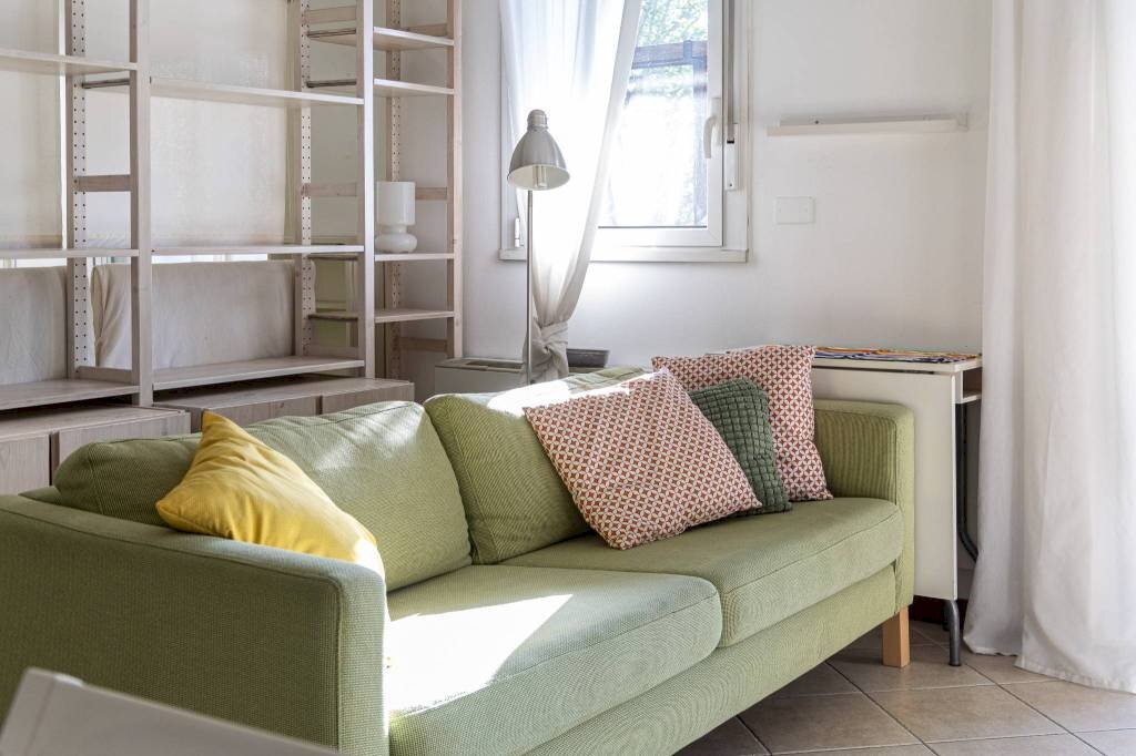 Salone - One-room apartment Bologna (neighborhood Bolognina) - photo 3
