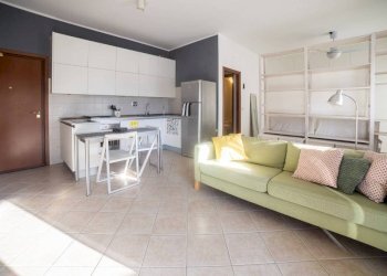 Salone - One-room apartment Bologna (neighborhood Bolognina) - photo 13