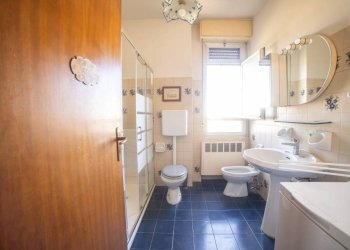 Bagno - Three-room apartment Bologna (neighborhood Lame) - photo 35