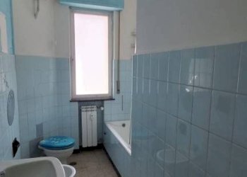 Bagno - Trilocale via Pierino Negrotto Cambiaso, 24, Genova (zona Sampierdarena) - foto 8