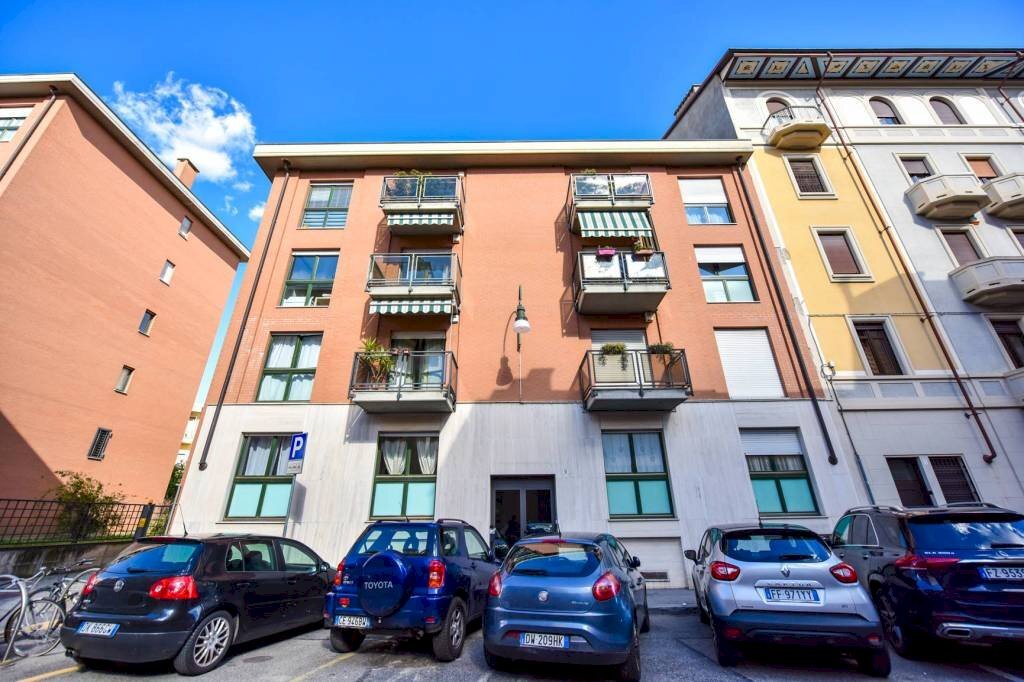 Facciata - Apartment via Perosa, 11, Torino (neighborhood Cenisia) - photo 2