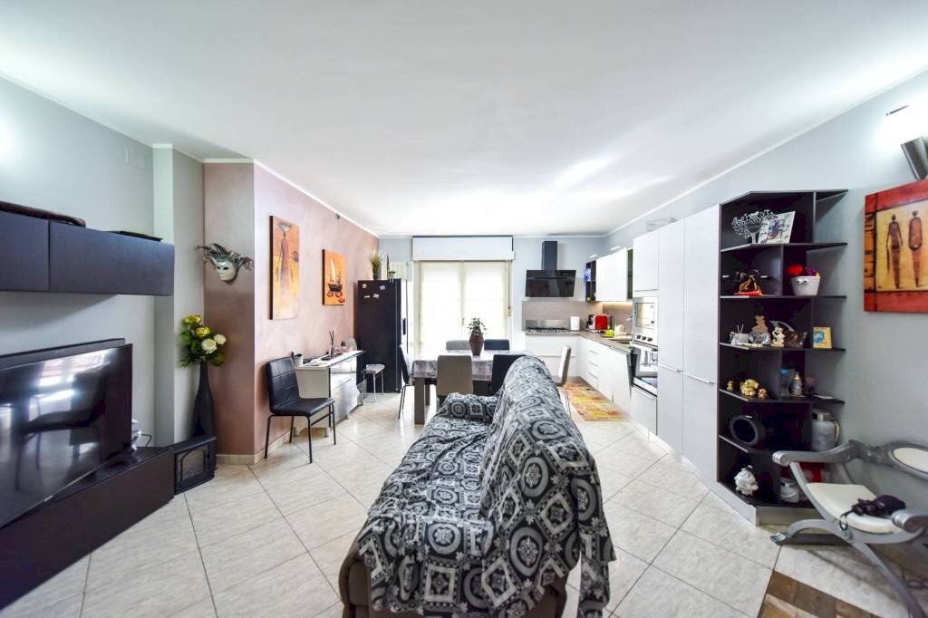Salone - Apartment via Perosa, 11, Torino (neighborhood Cenisia) - photo 3