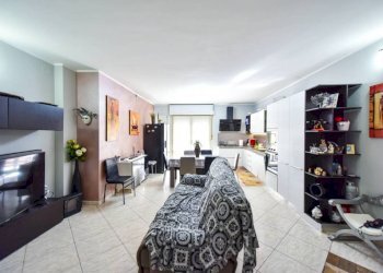 Salone - Apartment via Perosa, 11, Torino (neighborhood Cenisia) - photo 3