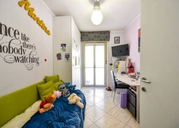 Camera da letto - Apartment via Perosa, 11, Torino (neighborhood Cenisia) - photo 15