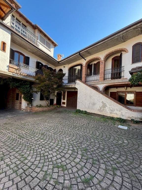 Cortile interno - Appartamento piazza Santa Maria, 13, Peveragno - foto 2