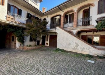 Cortile interno - Appartamento piazza Santa Maria, 13, Peveragno - foto 2