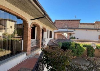 Balcone - Appartamento piazza Santa Maria, 13, Peveragno - foto 10