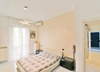 Camera da letto - Three-room apartment via Umberto Tagliabue, 89, Desio - photo 19