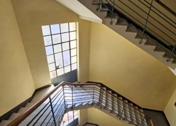 scala condominiale - Trilocale via Massena, 93, Torino (zona Crocetta) - foto 7