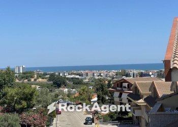 Vista - Two-room apartment via Levante, 32, Città Sant'Angelo - photo 4