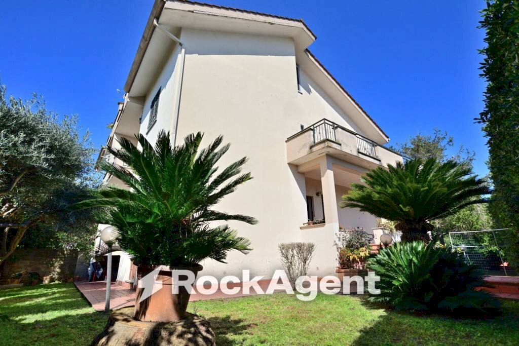 Giardino - Villa via del Colle, 22, Aprilia - foto 1