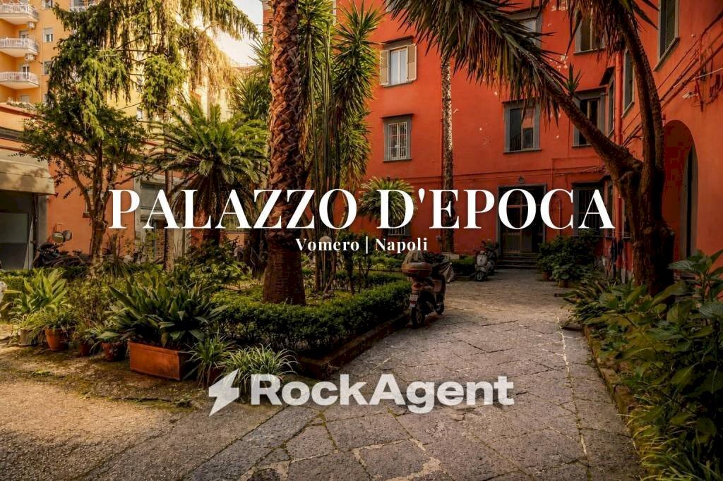 Cortile interno - Bilocale via Don Luigi Sturzo, Napoli (zona Arenella) - foto 1