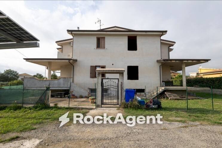 Facciata - Villa via Roberto Niederer, Soveria Simeri - foto 2