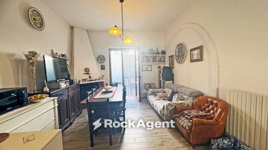 Salone - Three-room apartment via Trento, Cecina - photo 1